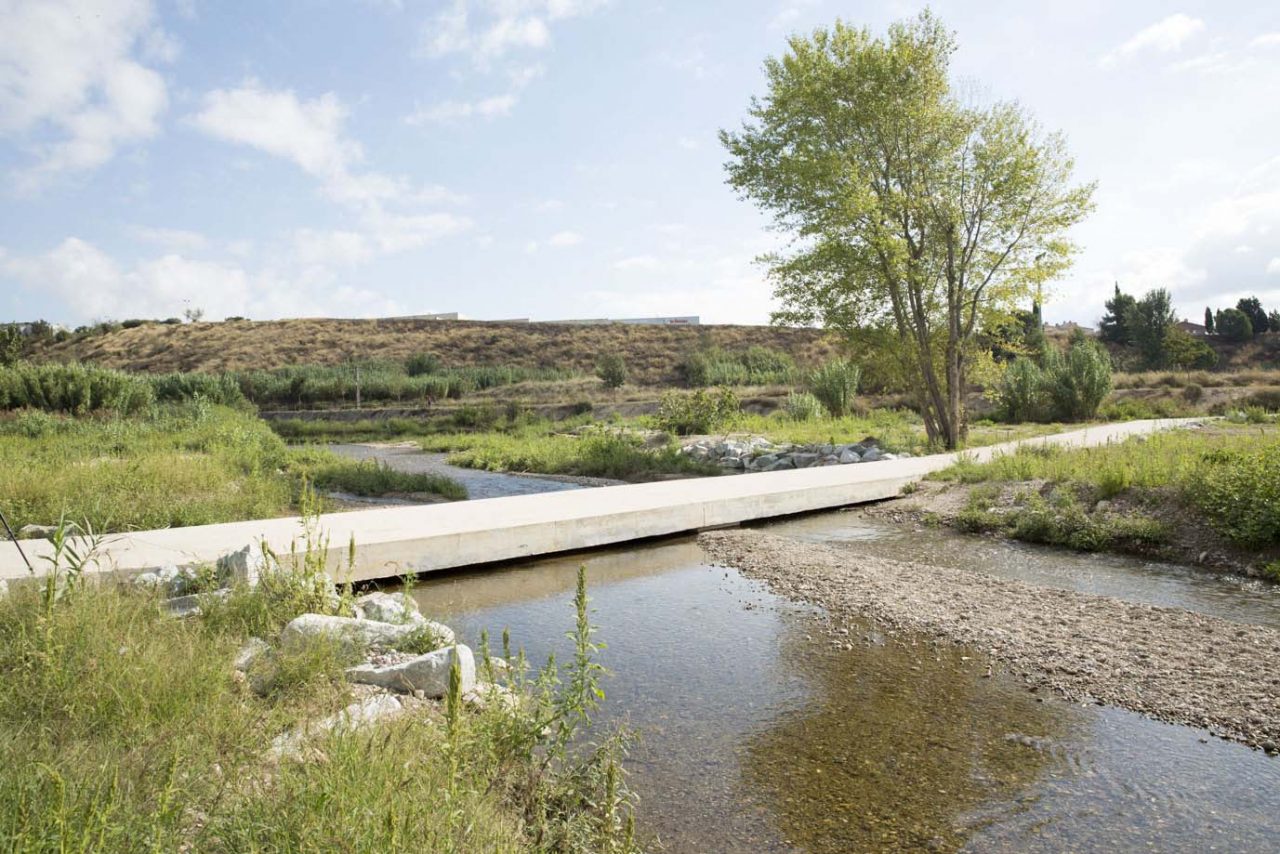 Paseo fluvial del rio Ripoll, Barcelona - grupo izer